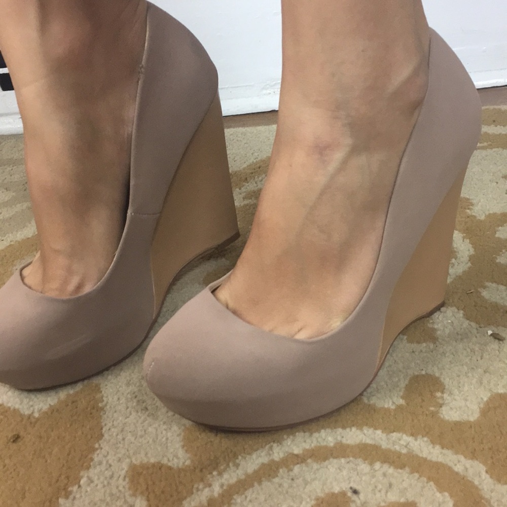 Size 9 Ciji taupe heels
